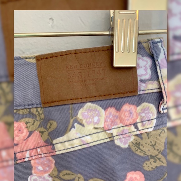 H&M Floral Denim Shorts NWOT - Picture 5 of 5